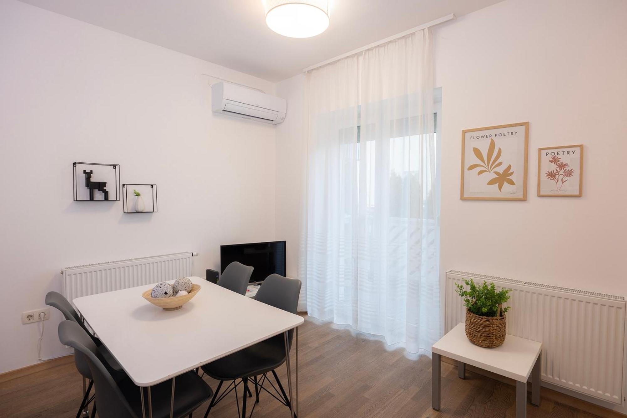 Apartments Agenija בלד מראה חיצוני תמונה